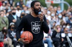 一号娱乐 西亚卡姆意外战胜加拿大队，重返赛场引爆全场！引发球迷热议