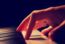 出色防守引发热议！，浓眉哥在热火比赛中晋级下一阶段比赛高潮迭起的简单介绍